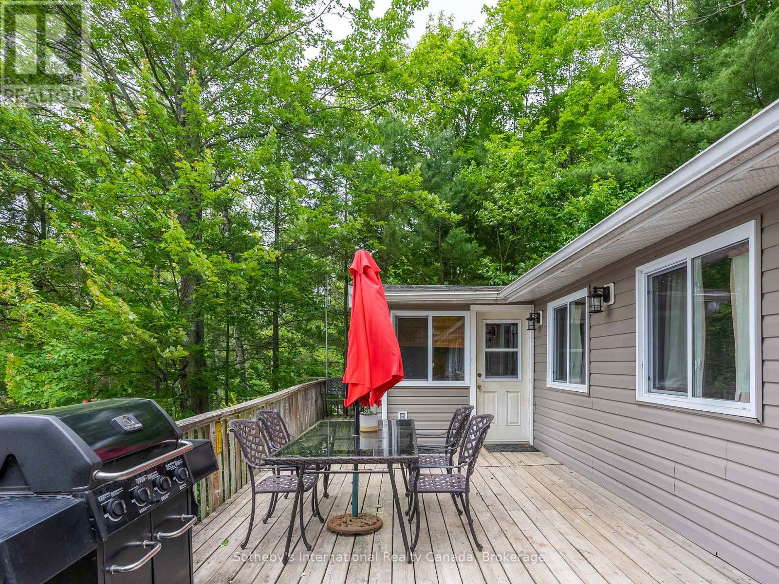 1040 Kahshe Lake Property Photo 8