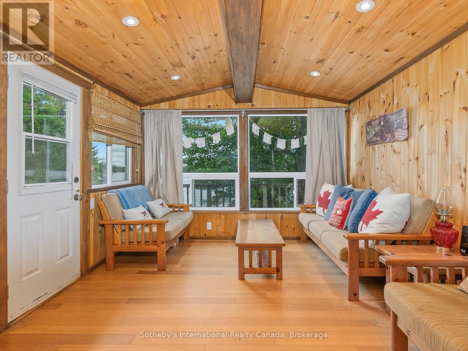 1040 Kahshe Lake Property Photo 9