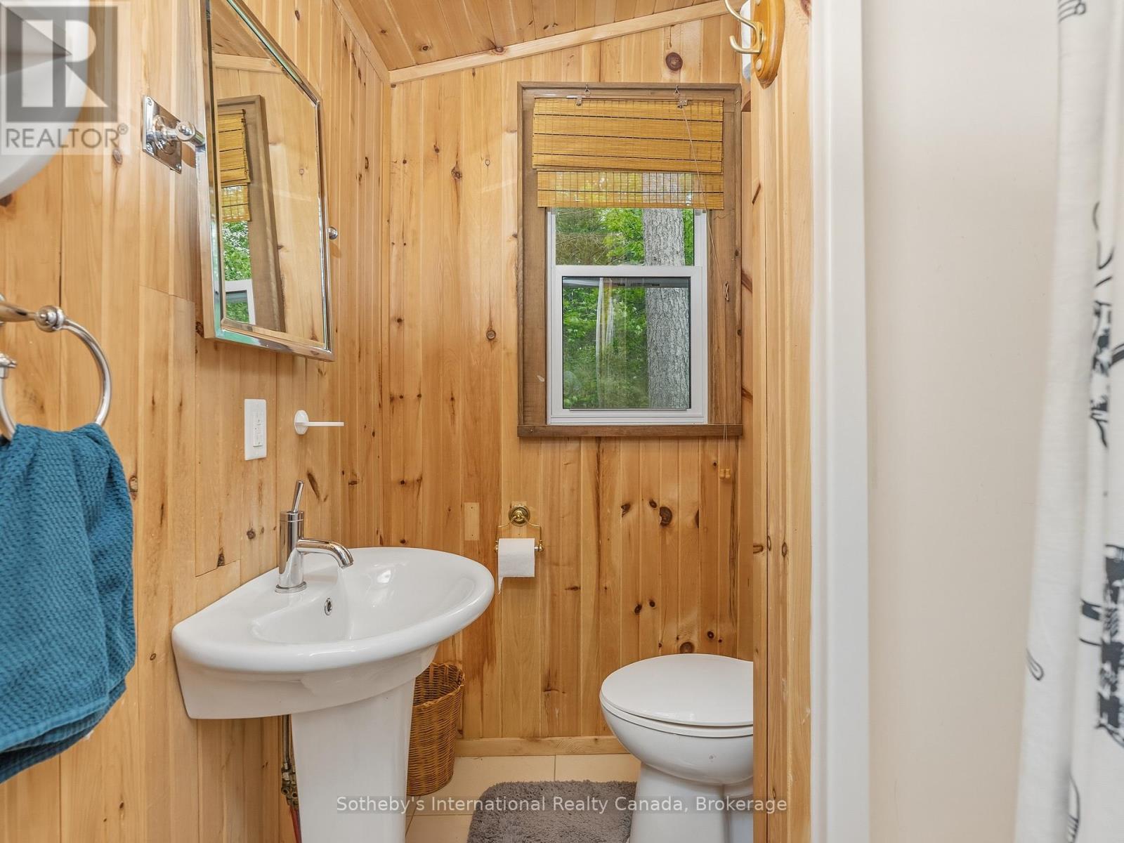 1040 Kahshe Lake Property Photo 18
