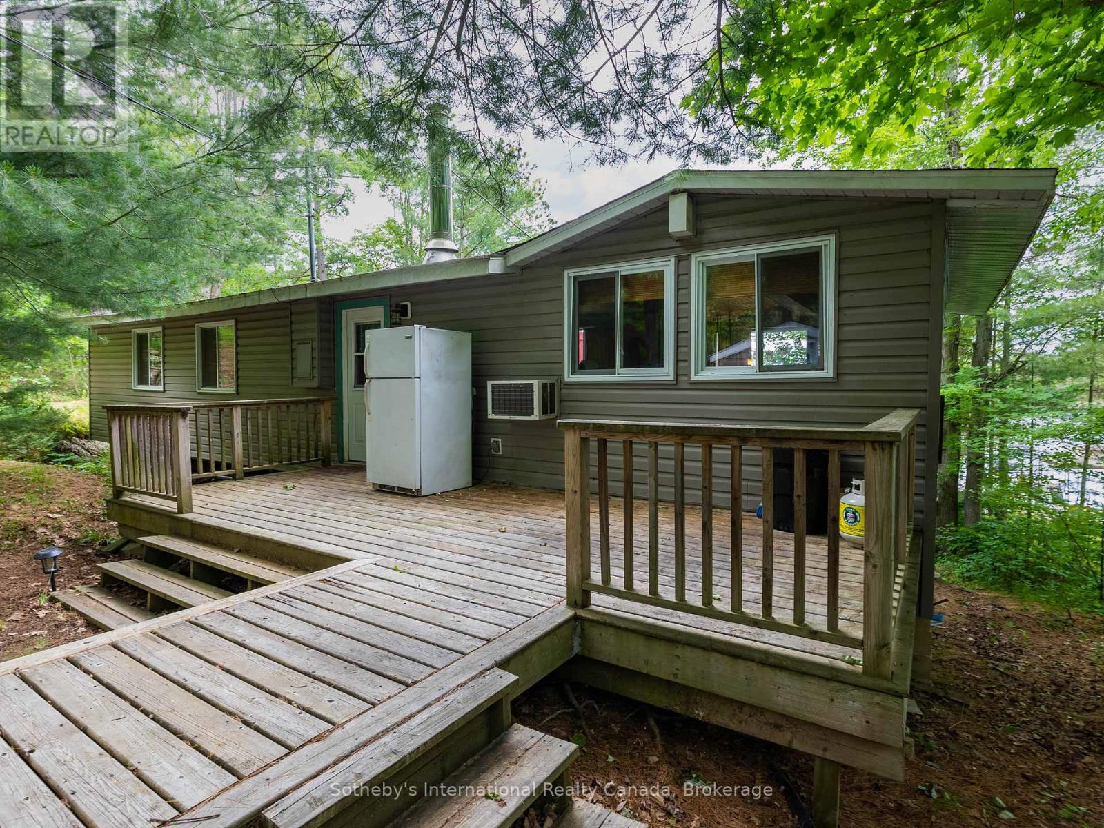 1040 Kahshe Lake Property Photo 22