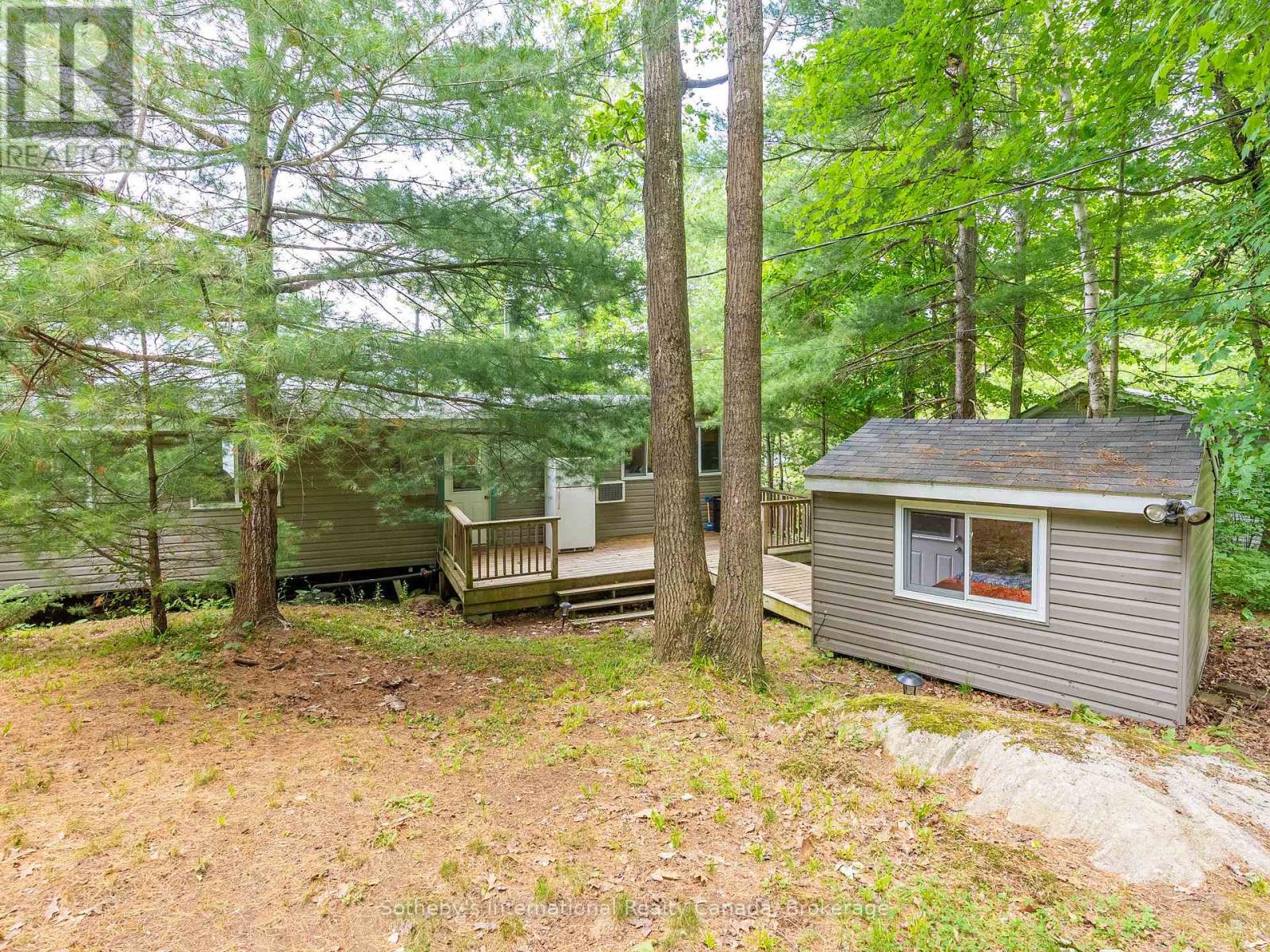 1040 Kahshe Lake Property Photo 24