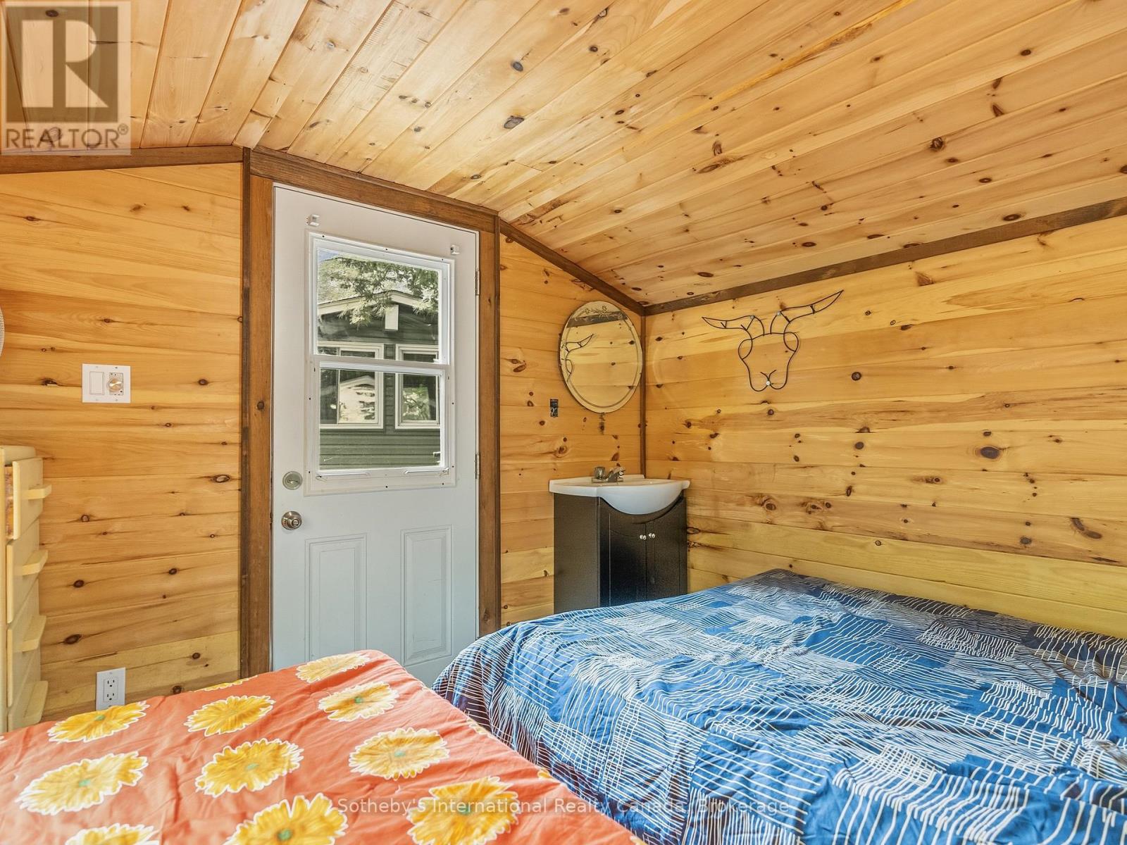 1040 Kahshe Lake Property Photo 27