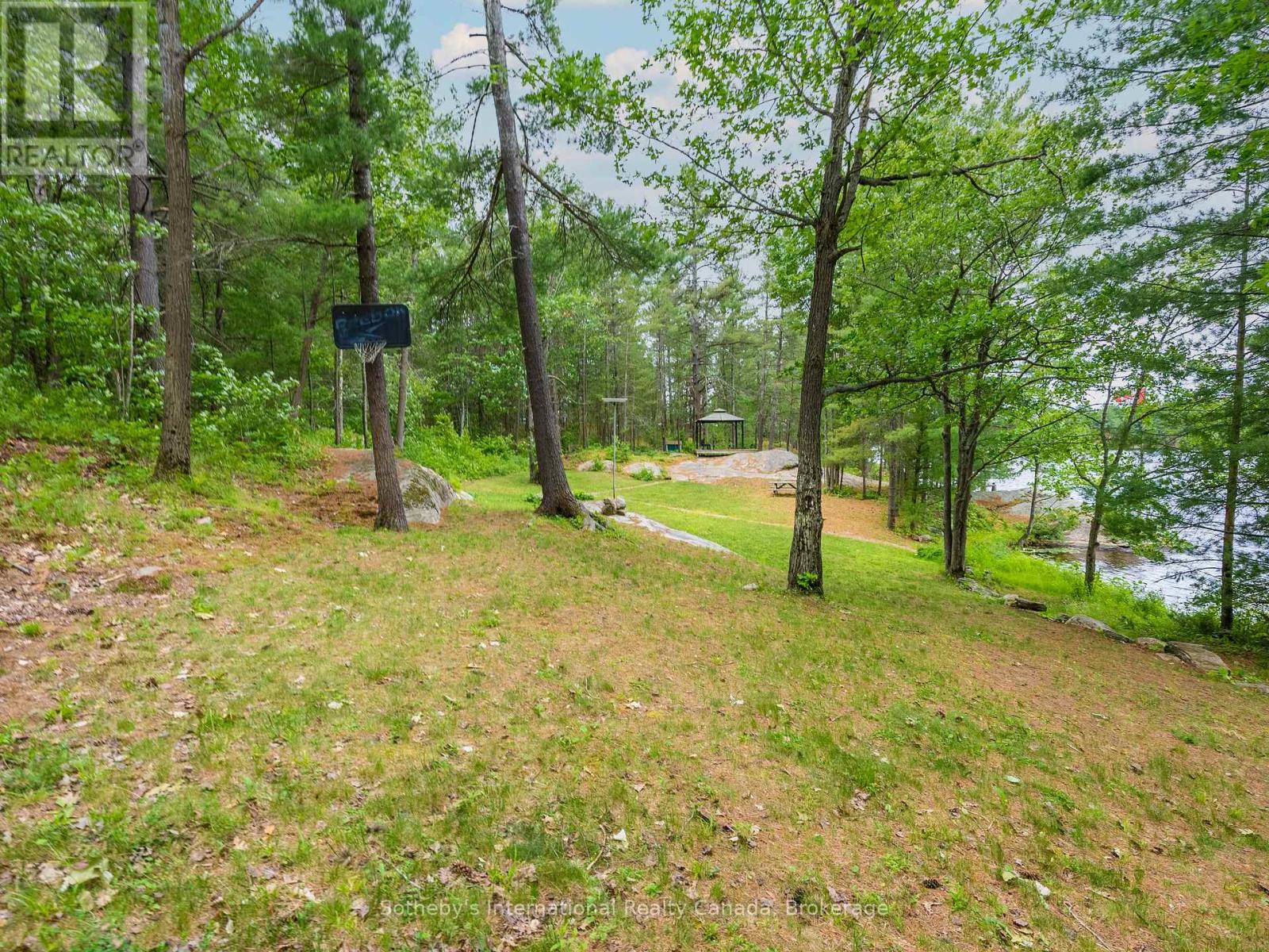 1040 Kahshe Lake Property Photo 28