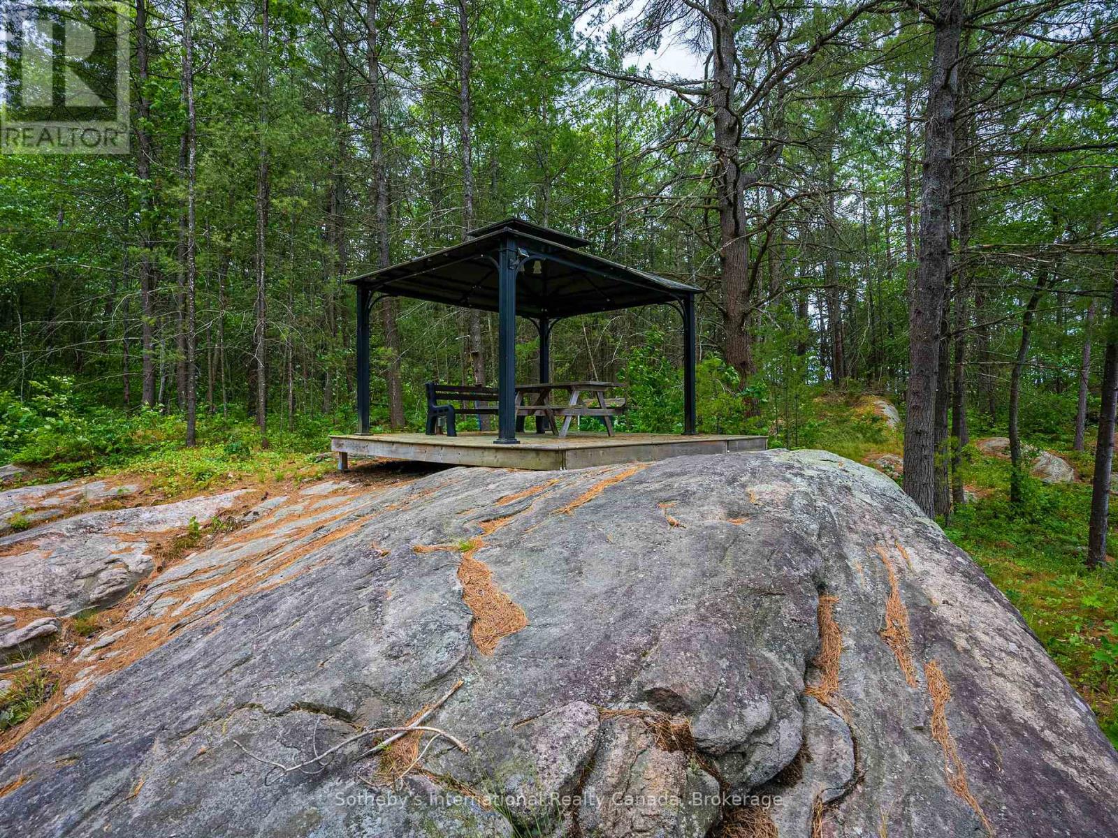 1040 Kahshe Lake Property Photo 31