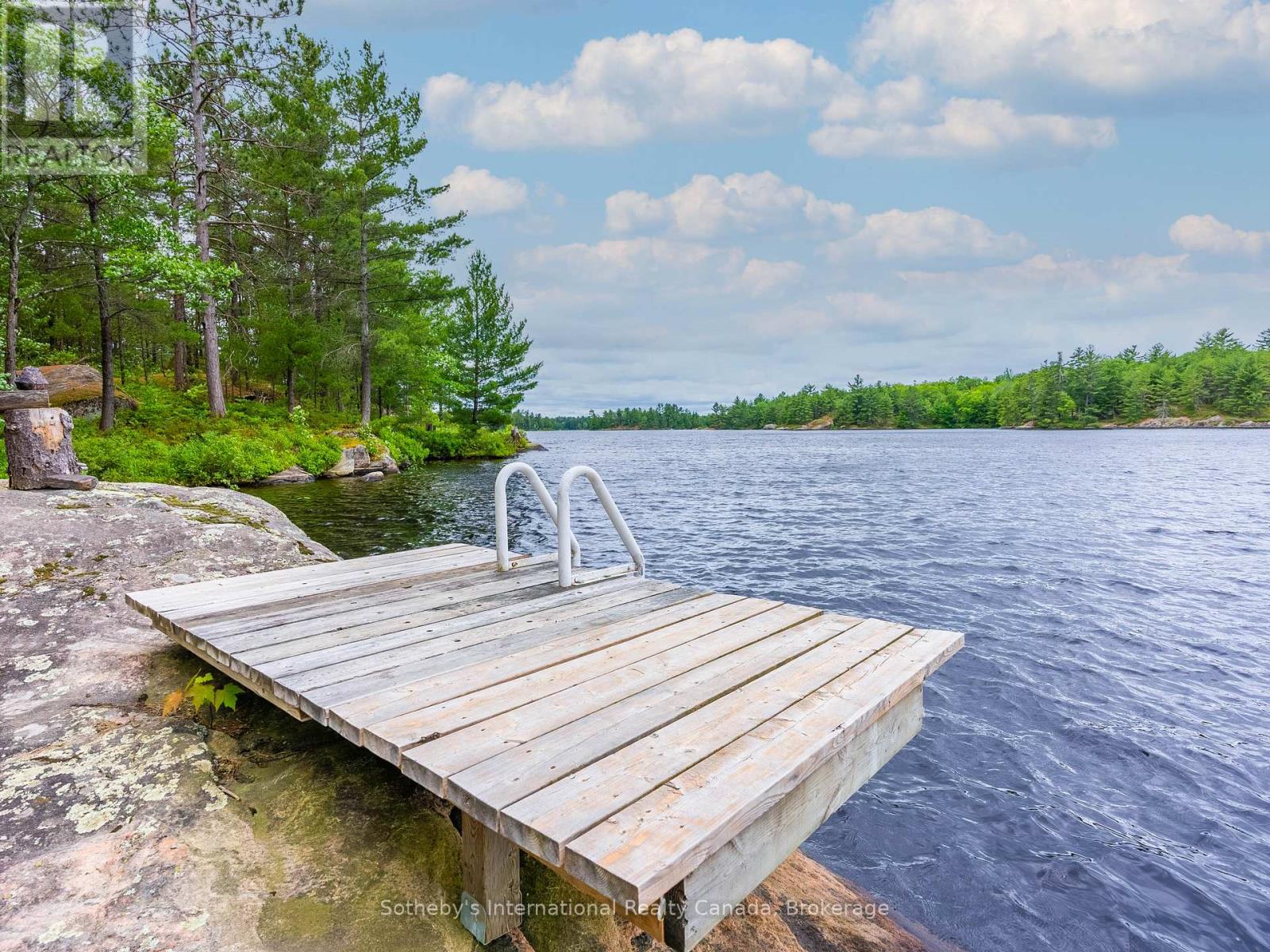 1040 Kahshe Lake Property Photo 32