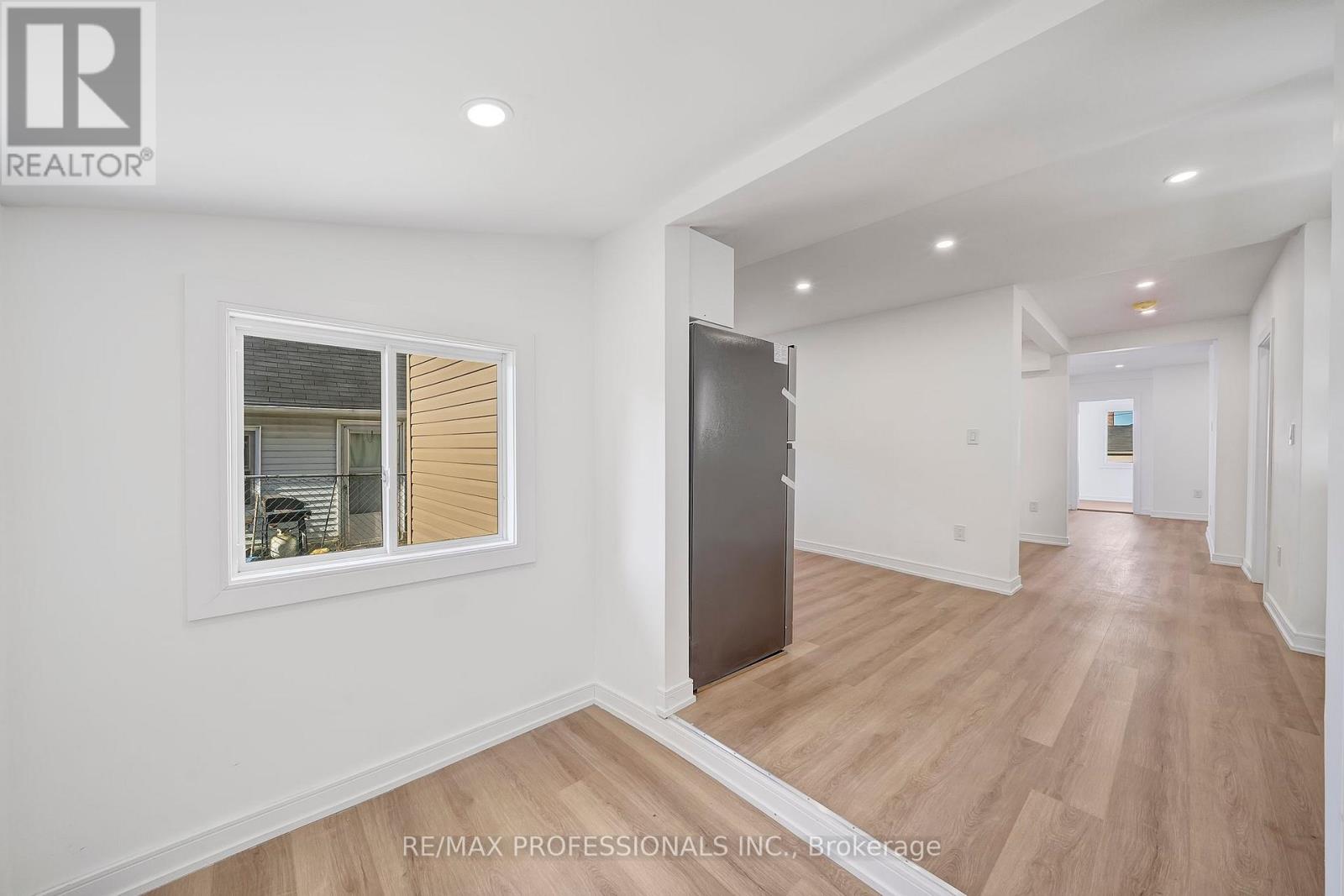 Apartment B - 27 Oakdale Avenue Property Photo 2