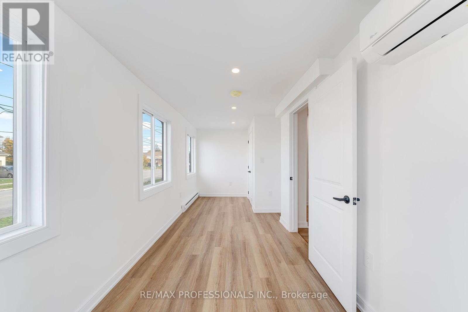 Apartment B - 27 Oakdale Avenue Property Photo 12