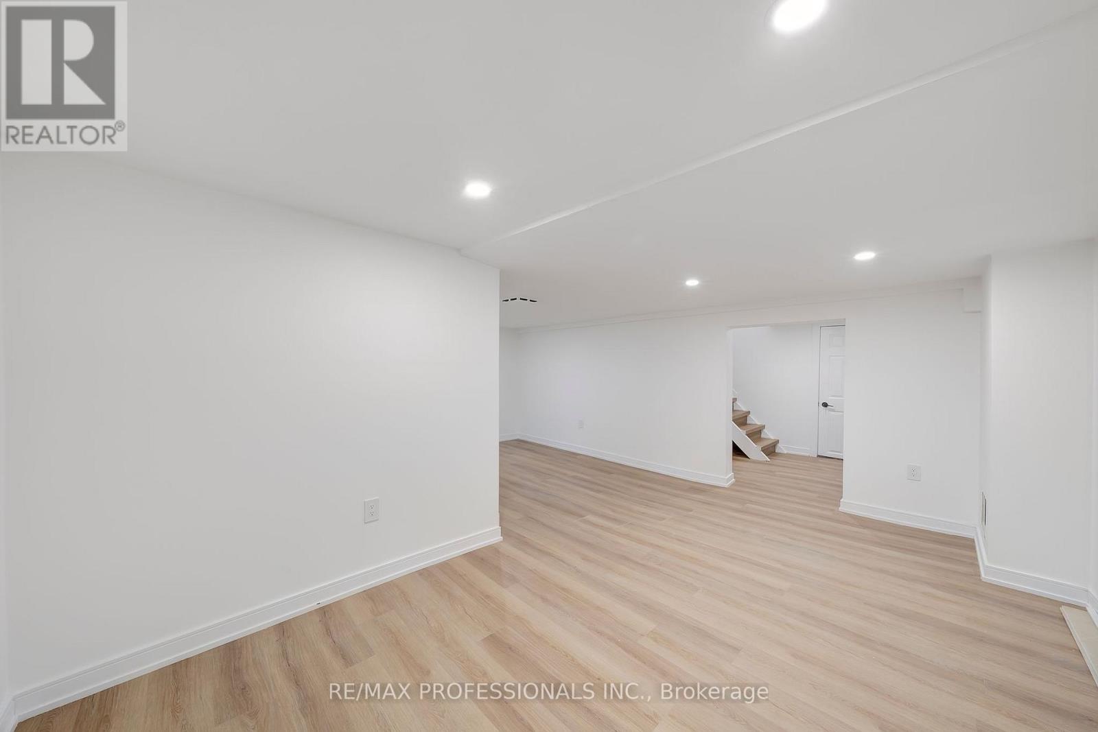 Apartment B - 27 Oakdale Avenue Property Photo 14