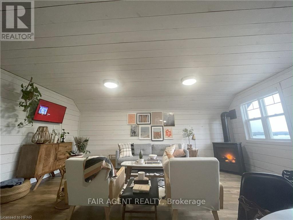 48 Wilson Lake Crescent Property Photo 30