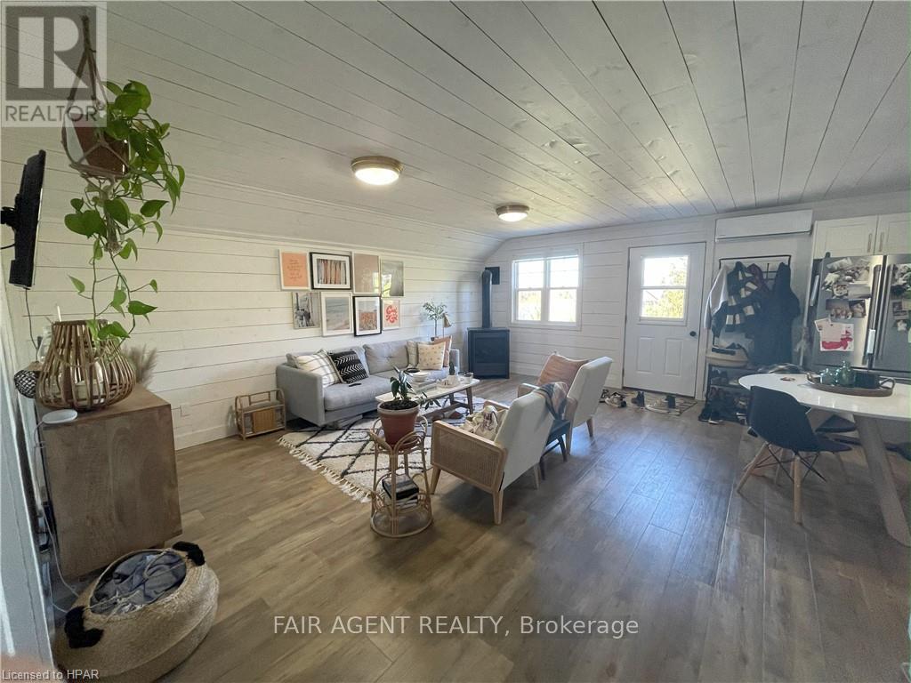 48 Wilson Lake Crescent Property Photo 31