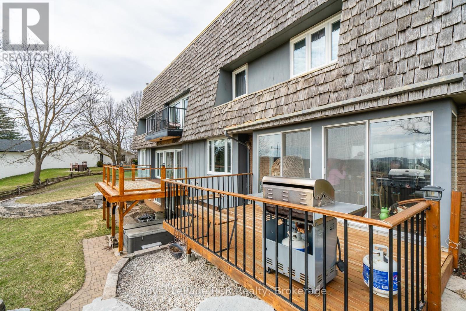 136 4th Avenue Property Photo 3