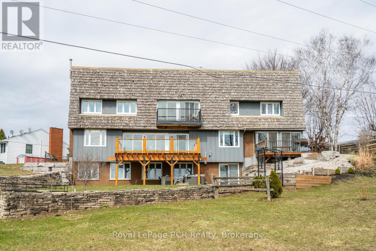 136 4th Avenue Property Photo 6