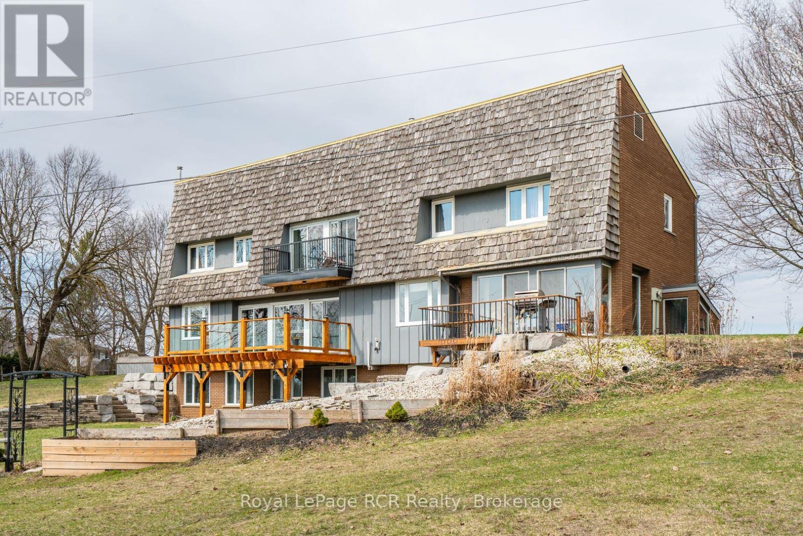 136 4th Avenue Property Photo 7