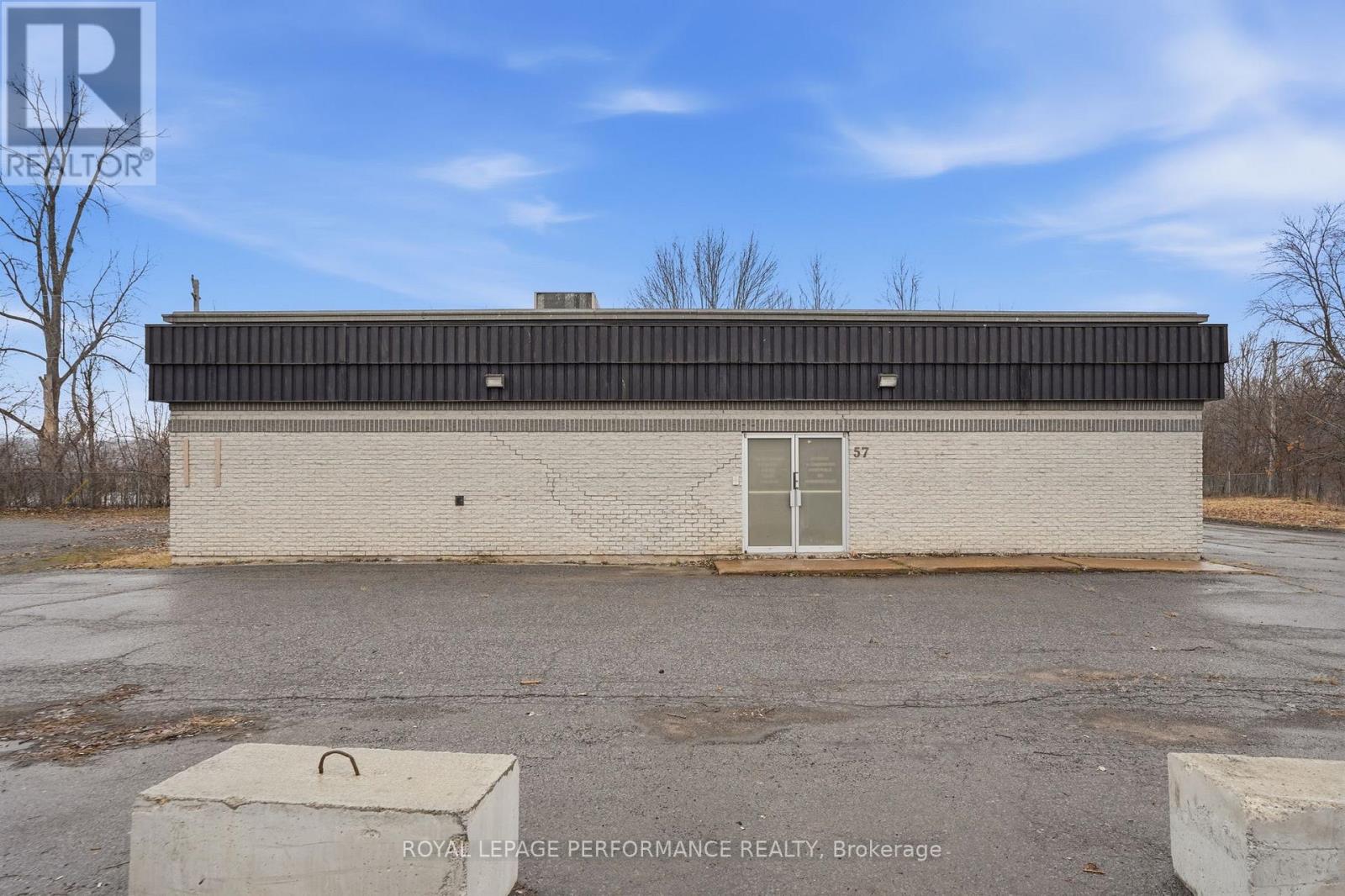 57 Main Street W Property Photo 2