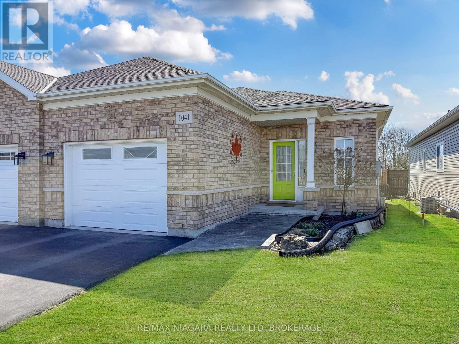 1041 Meadowood Street Property Photo 2