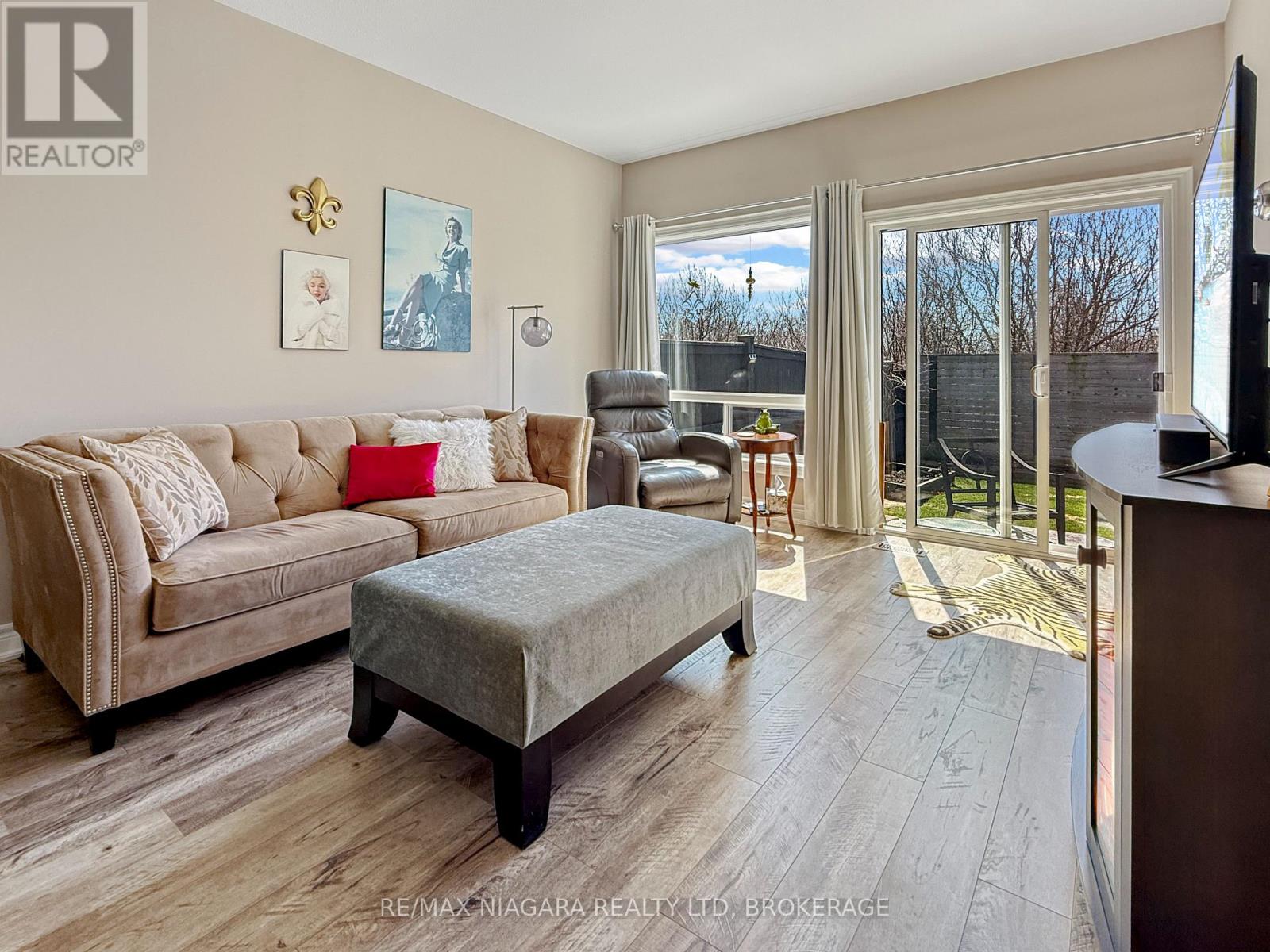 1041 Meadowood Street Property Photo 6