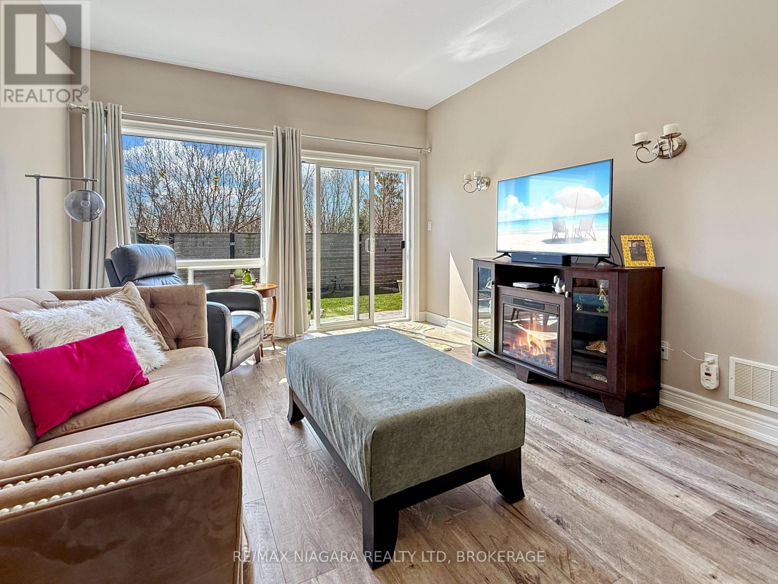 1041 Meadowood Street Property Photo 7