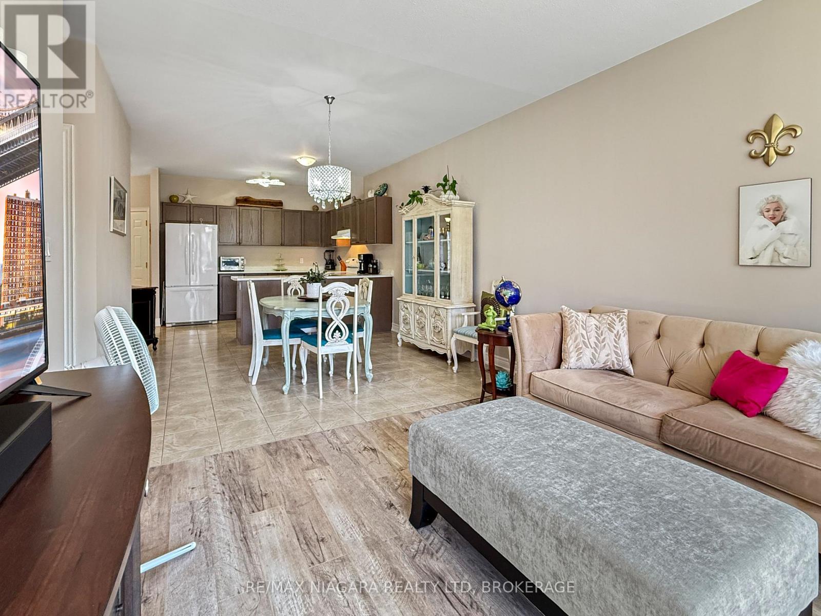 1041 Meadowood Street Property Photo 8