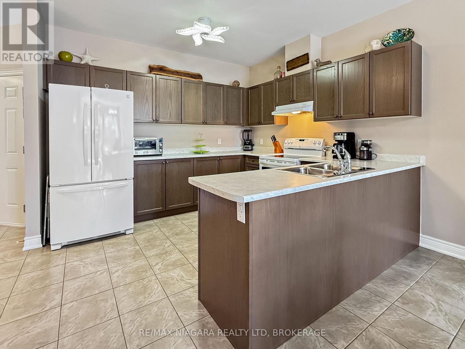 1041 Meadowood Street Property Photo 10