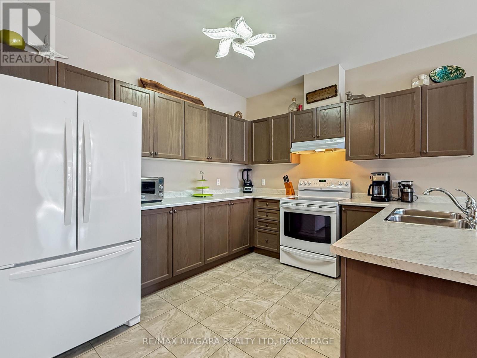1041 Meadowood Street Property Photo 11