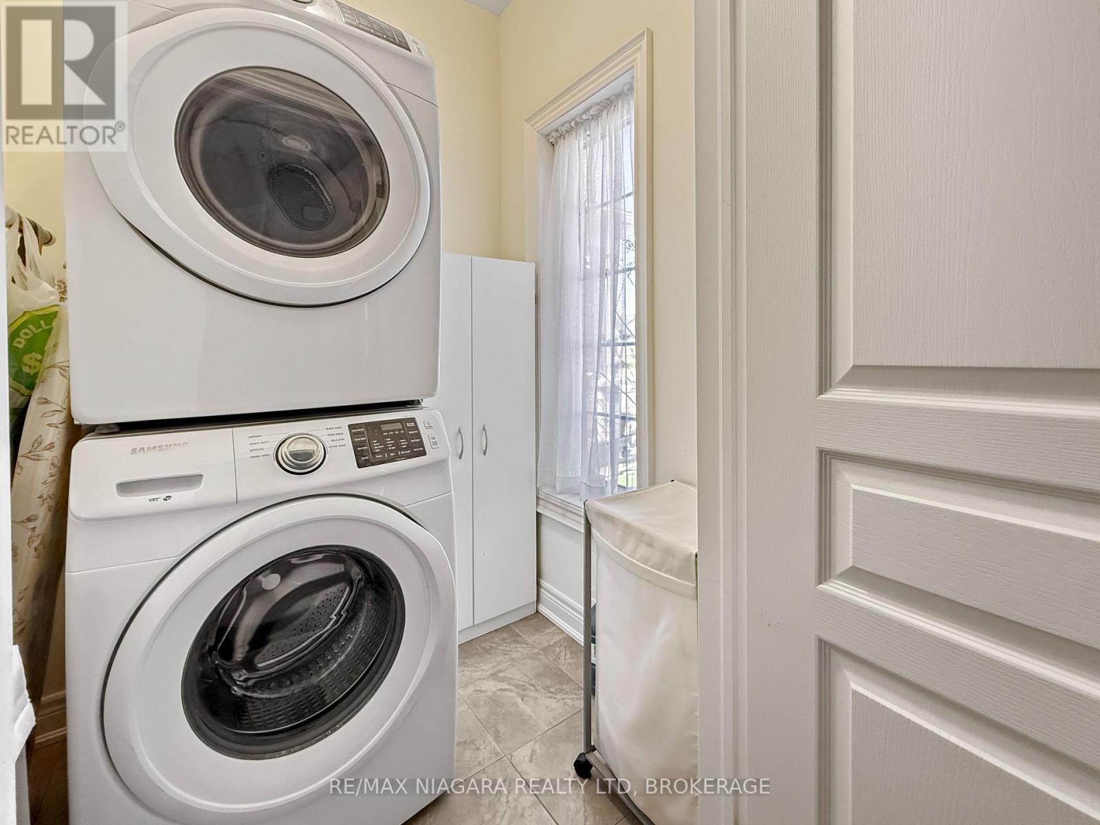 1041 Meadowood Street Property Photo 12
