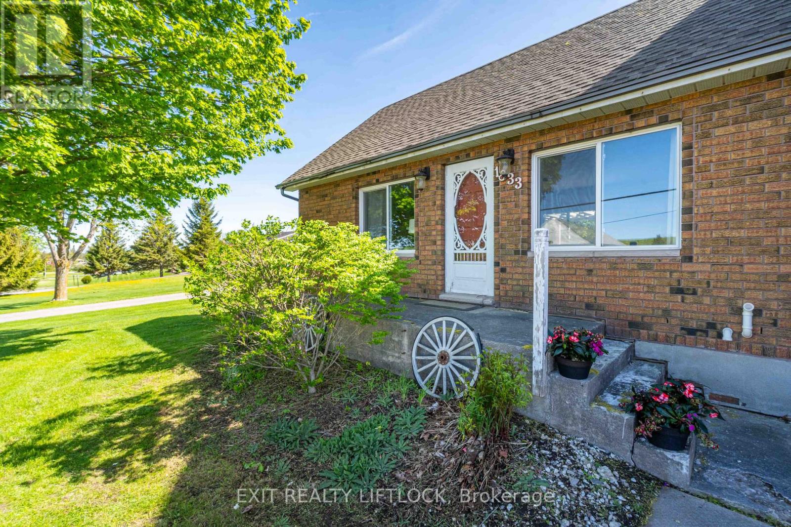 1833 Keene Road Property Photo 1