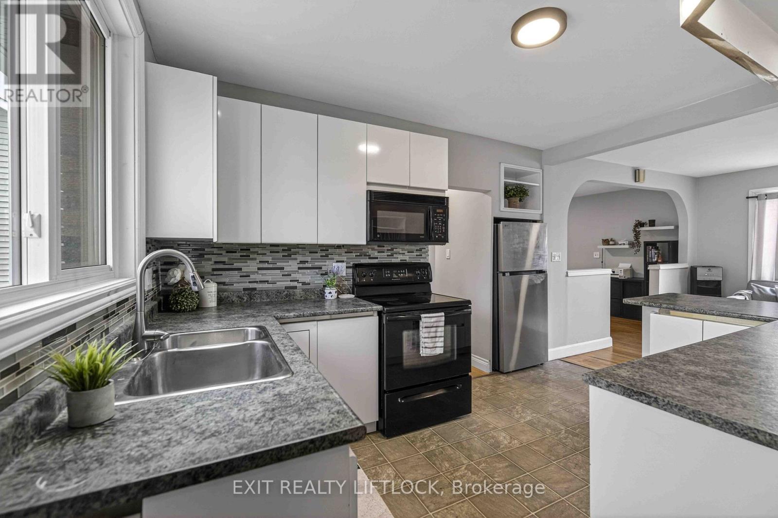 1833 Keene Road Property Photo 4