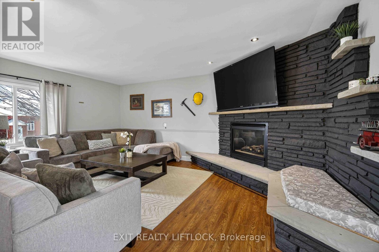 1833 Keene Road Property Photo 8