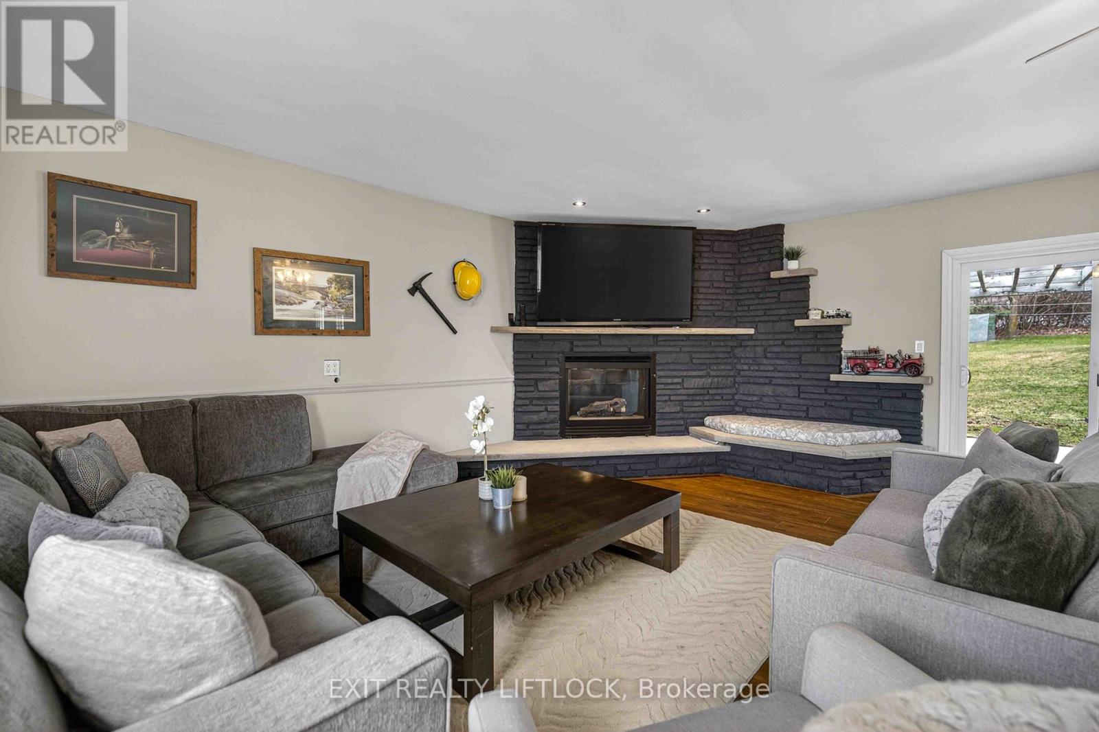 1833 Keene Road Property Photo 9