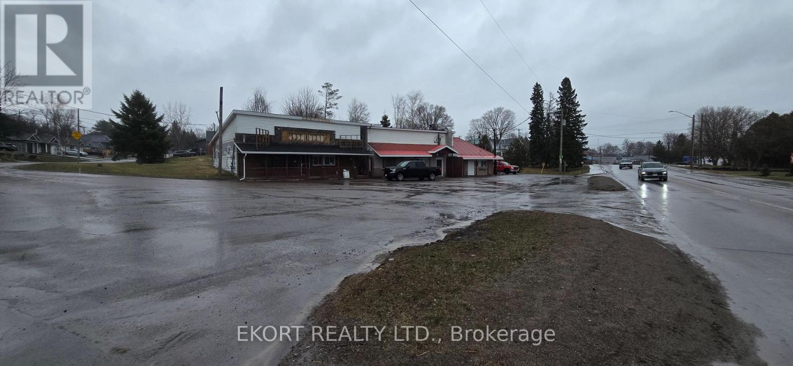 203 Russell Street Property Photo 1