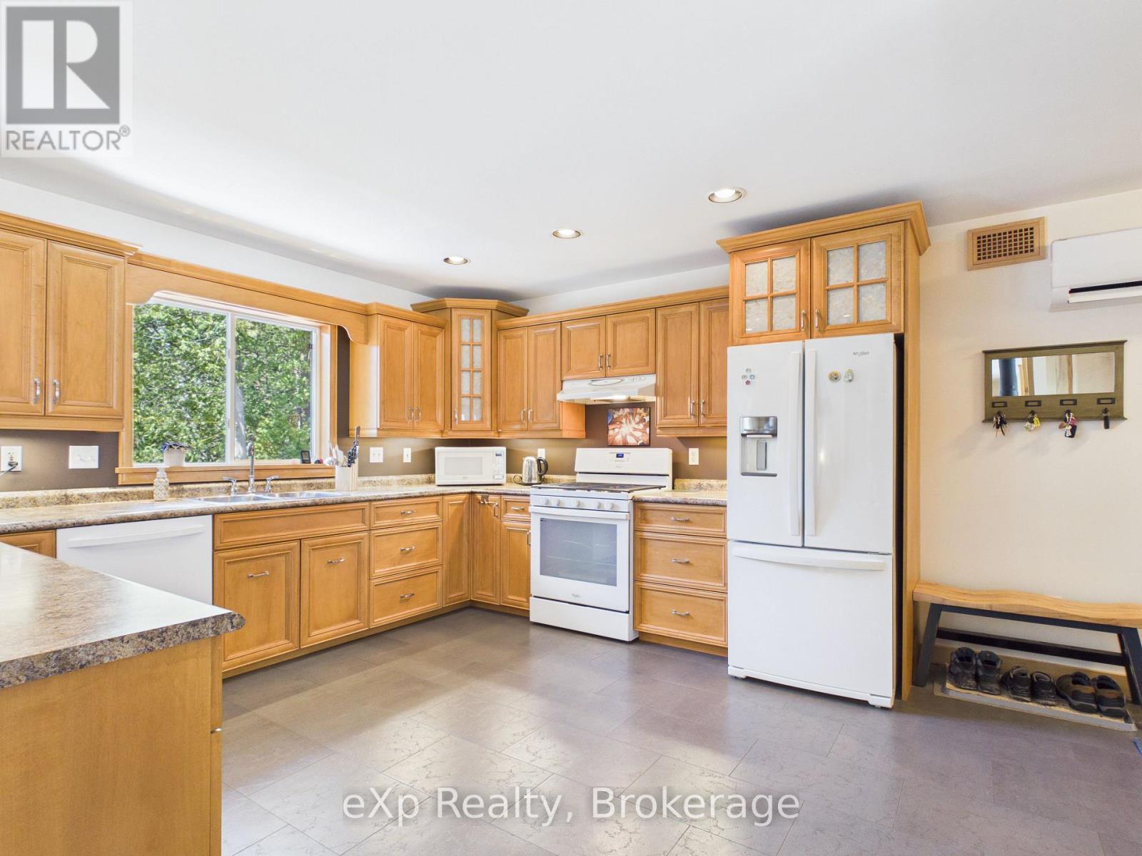 303709 South Line Property Photo 14