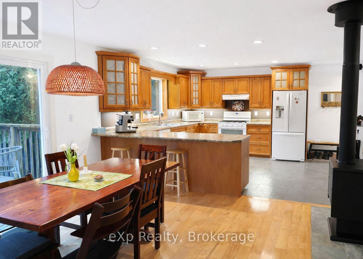 303709 South Line Property Photo 17