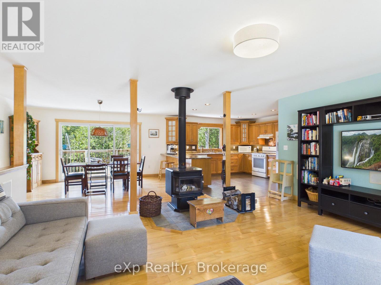 303709 South Line Property Photo 19