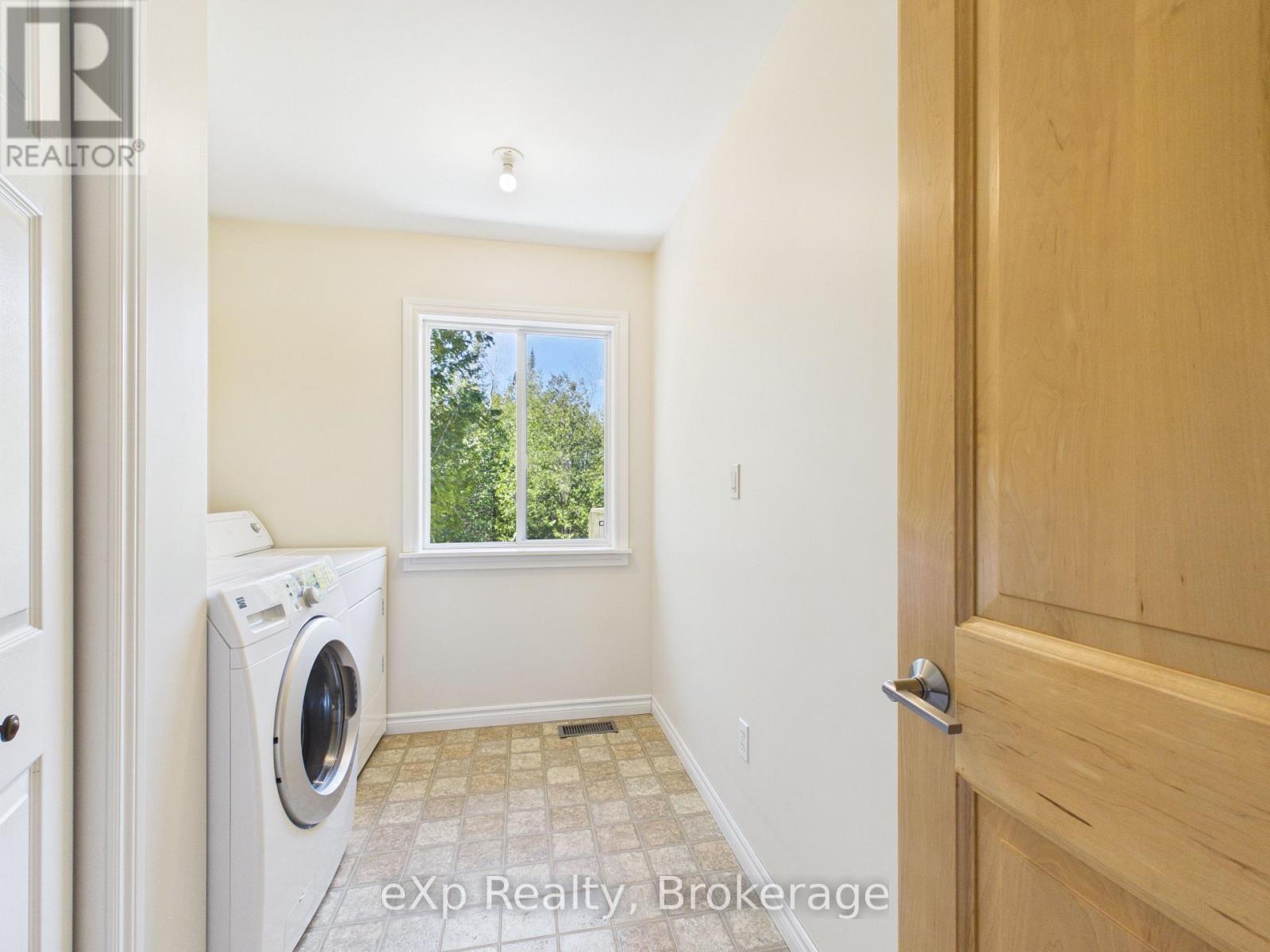 303709 South Line Property Photo 24