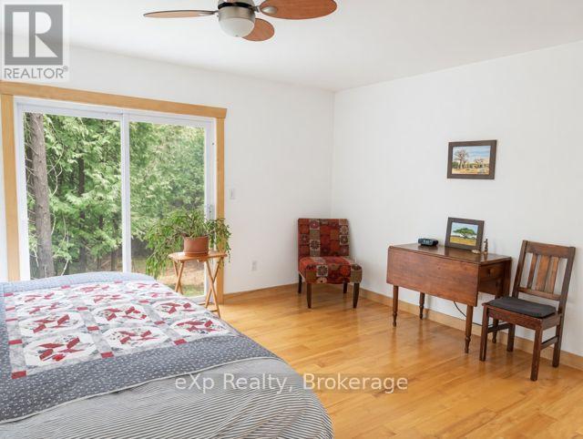 303709 South Line Property Photo 26