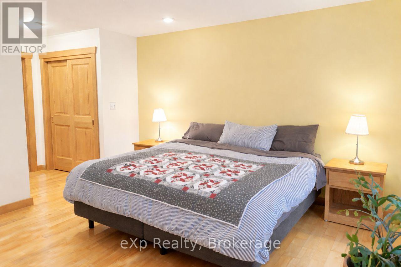 303709 South Line Property Photo 27