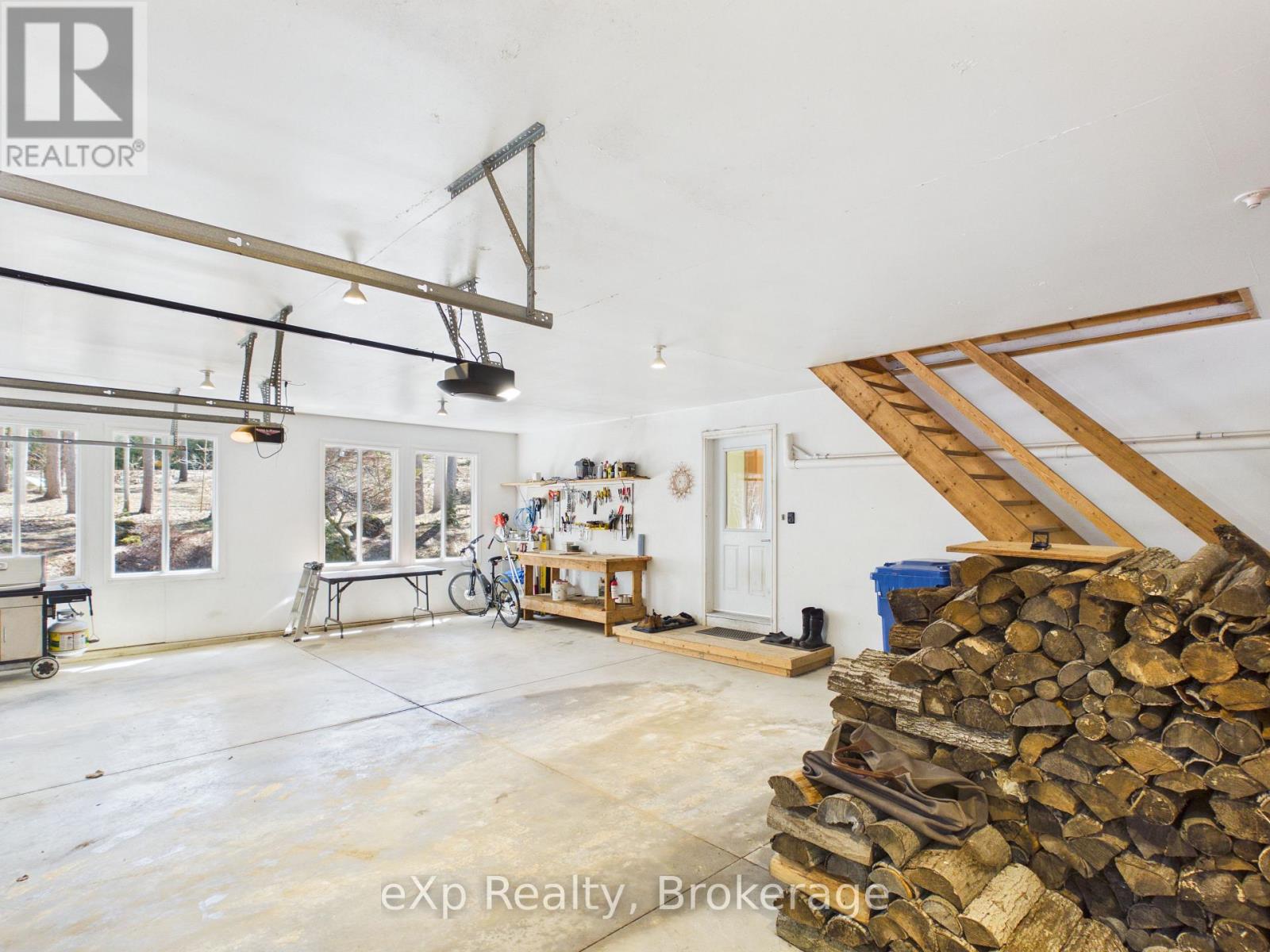 303709 South Line Property Photo 42