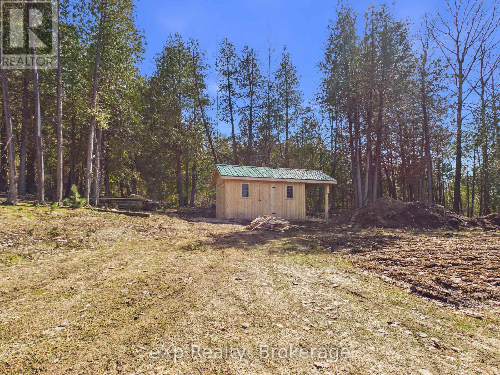 303709 South Line Property Photo 44
