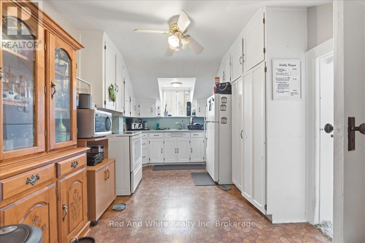 31 Bingeman Street Property Photo 8