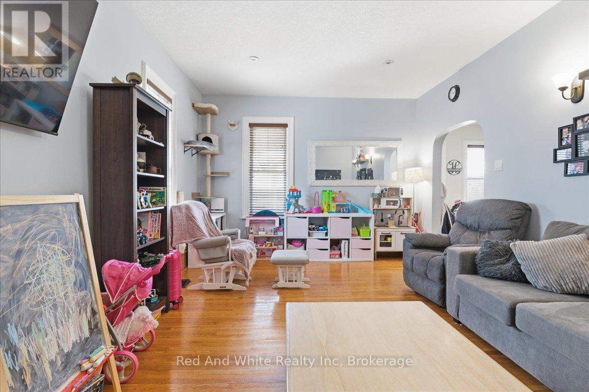 31 Bingeman Street Property Photo 35