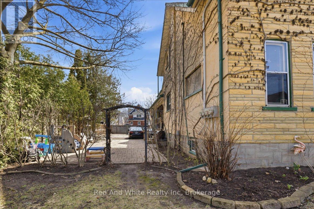 31 Bingeman Street Property Photo 39