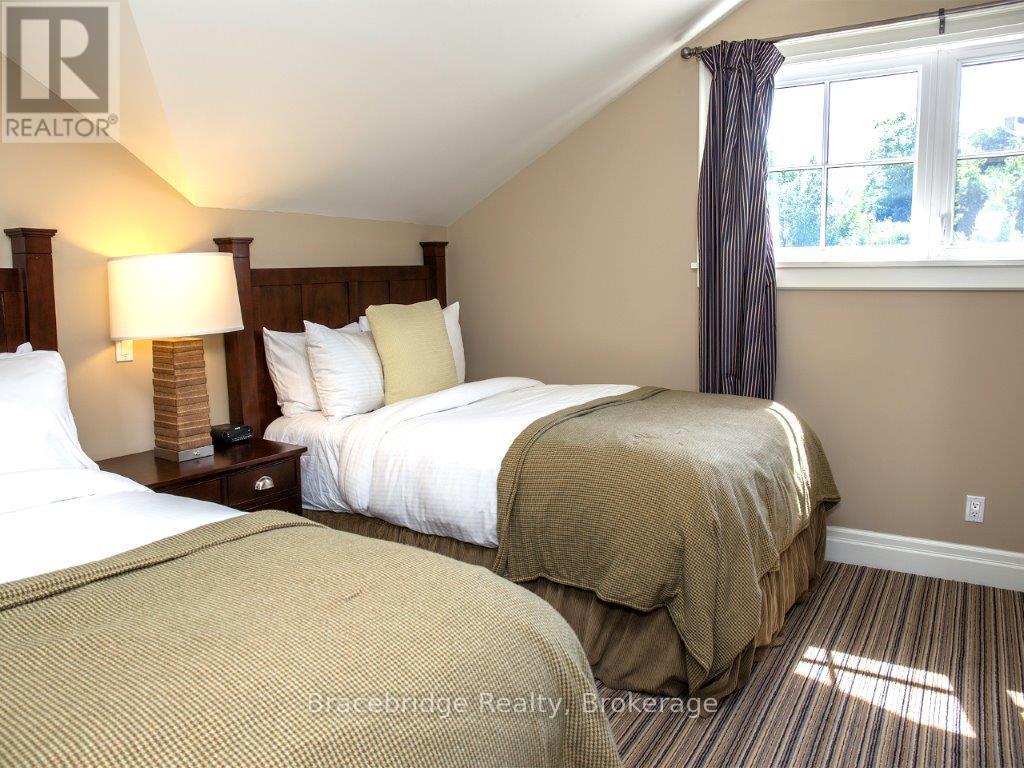 G103-d2 - 1869 Muskoka Road 118 Highway W Property Photo 6