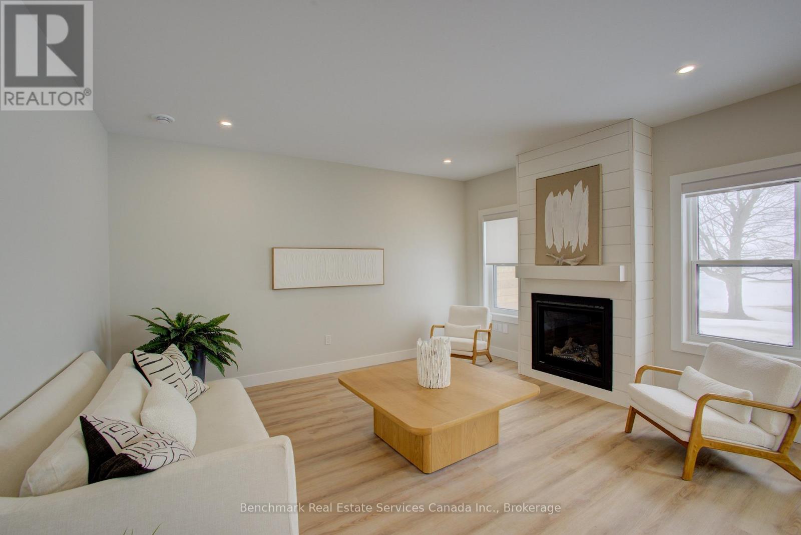 54 - 1182 Queen Street Property Photo 8