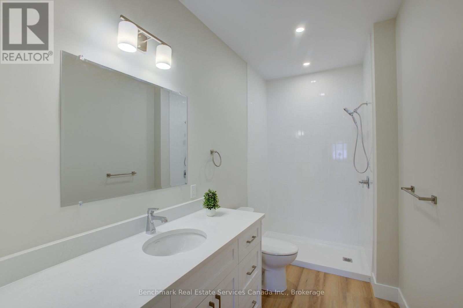 54 - 1182 Queen Street Property Photo 12