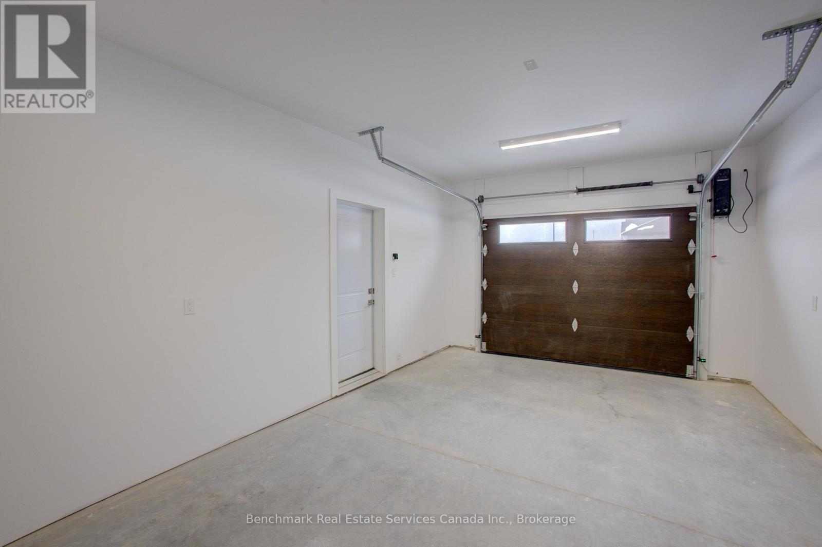 54 - 1182 Queen Street Property Photo 14