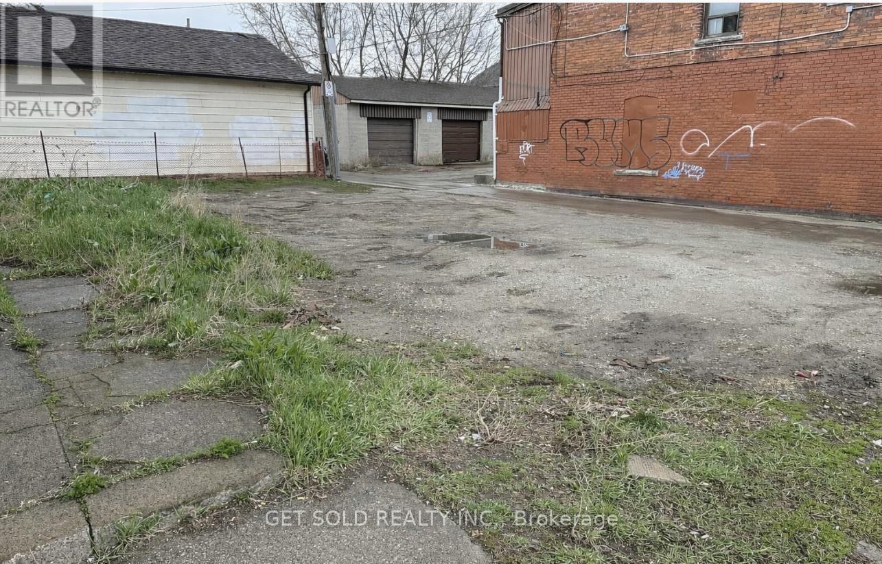 325 Barton Street E Property Photo 2