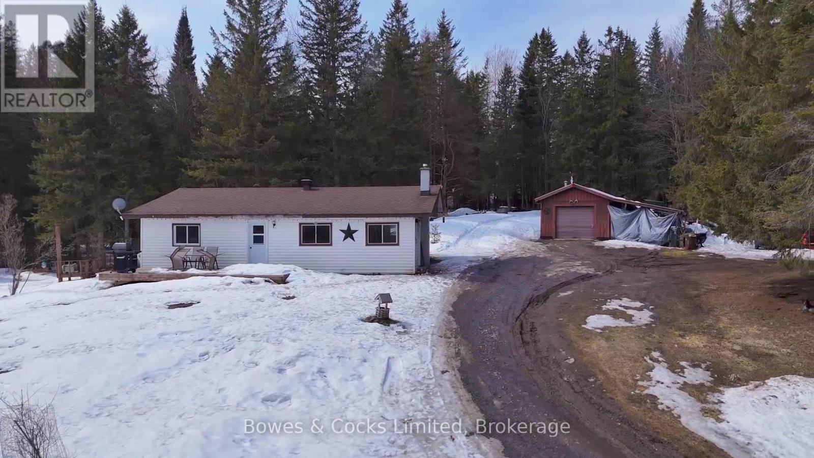 1046 Detlor Road Property Photo 1