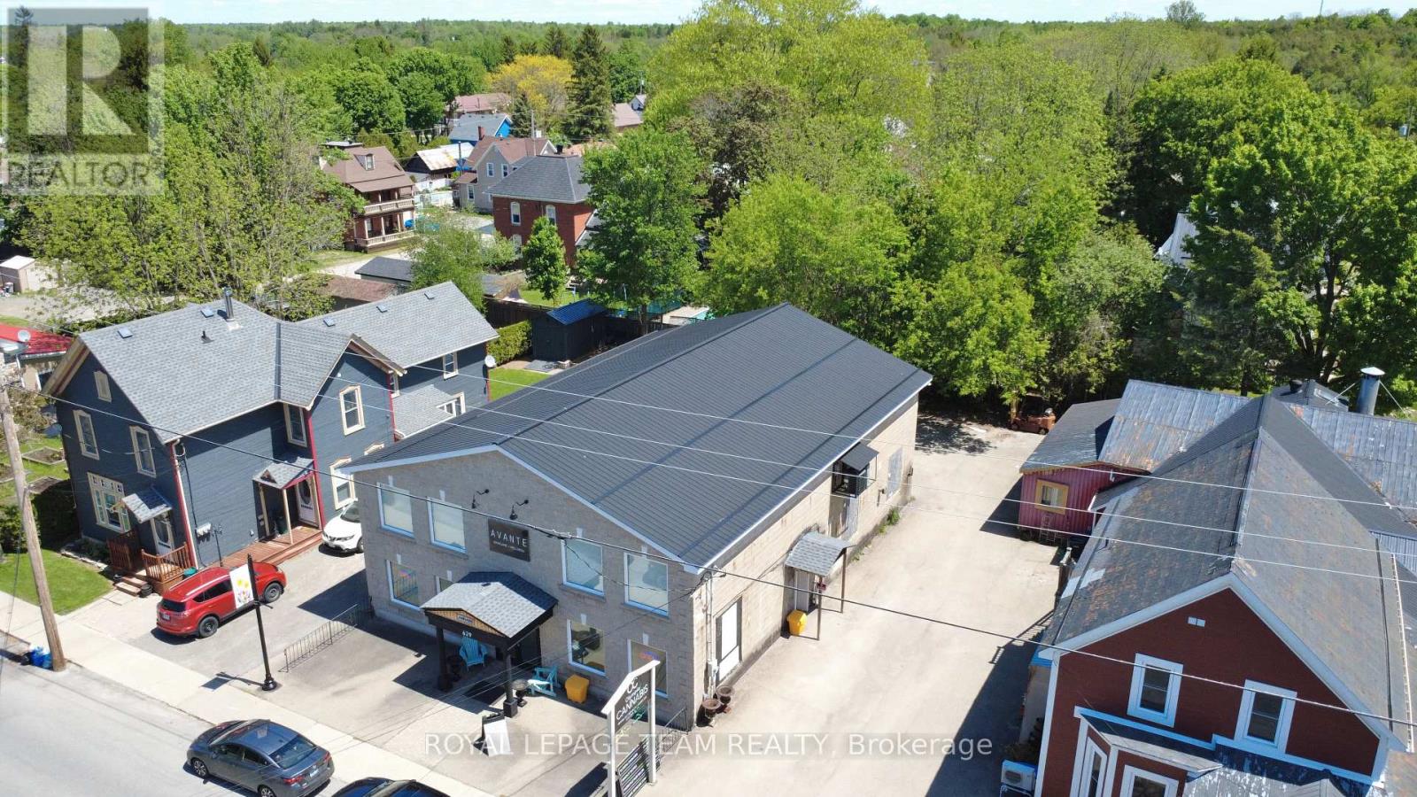 629 St Lawrence Street Property Photo 2