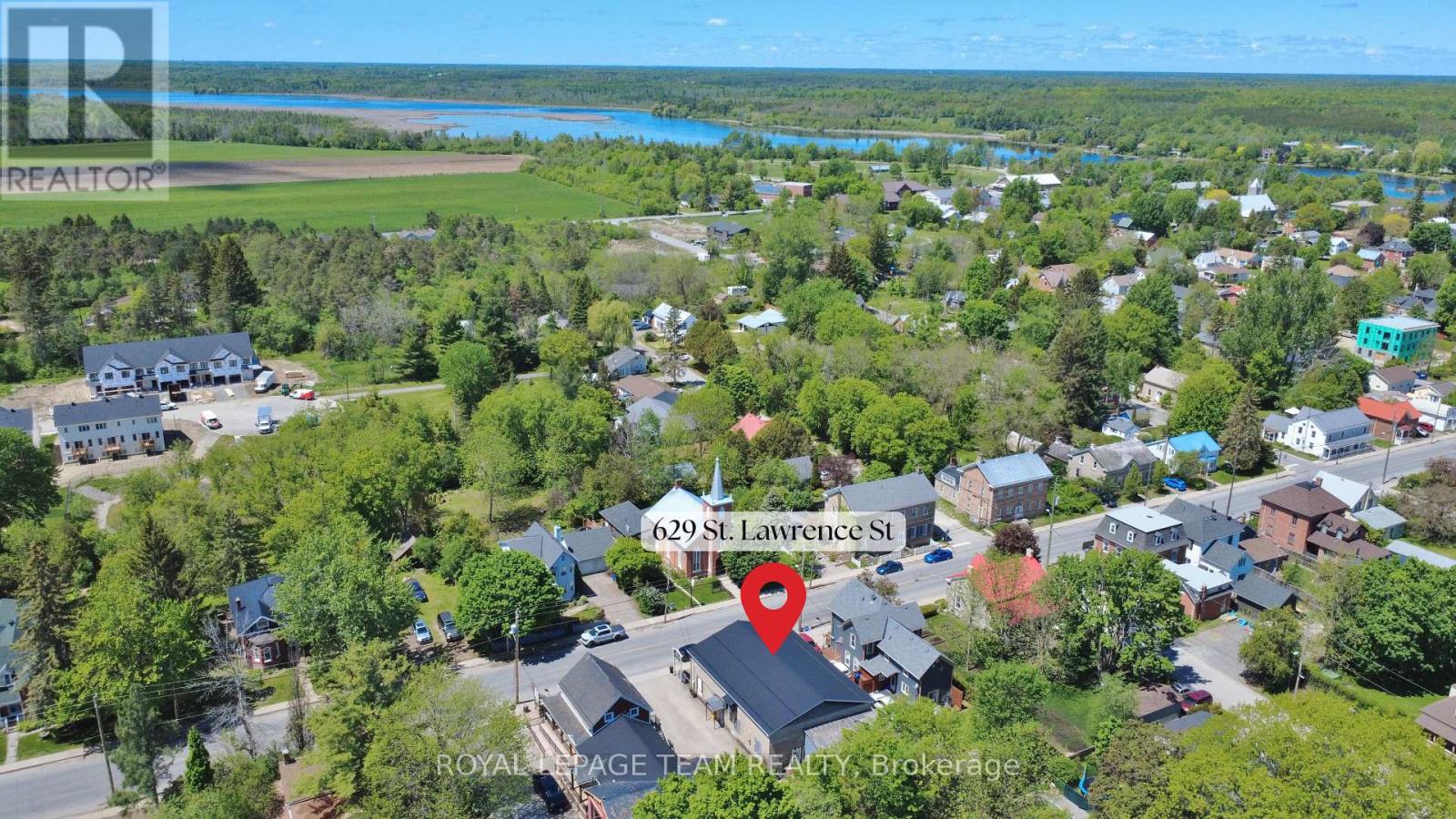 629 St Lawrence Street Property Photo 3