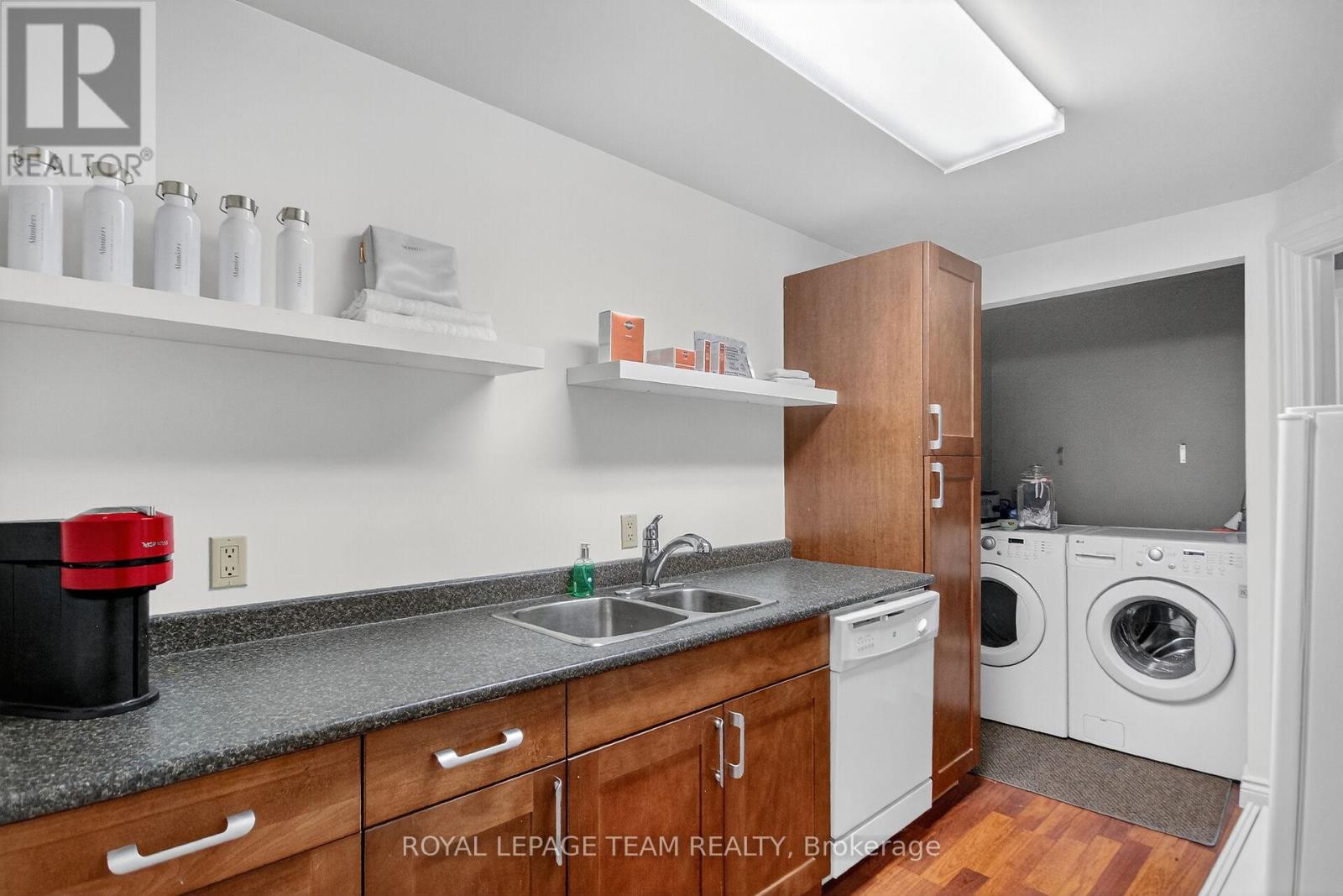 629 St Lawrence Street Property Photo 18